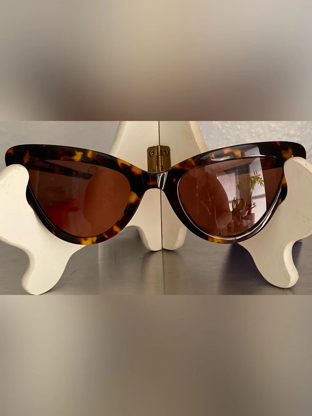 FLORENCE BY MILLS CHIC TORTOISE CAT EYE FRAMED SUNGLASSES